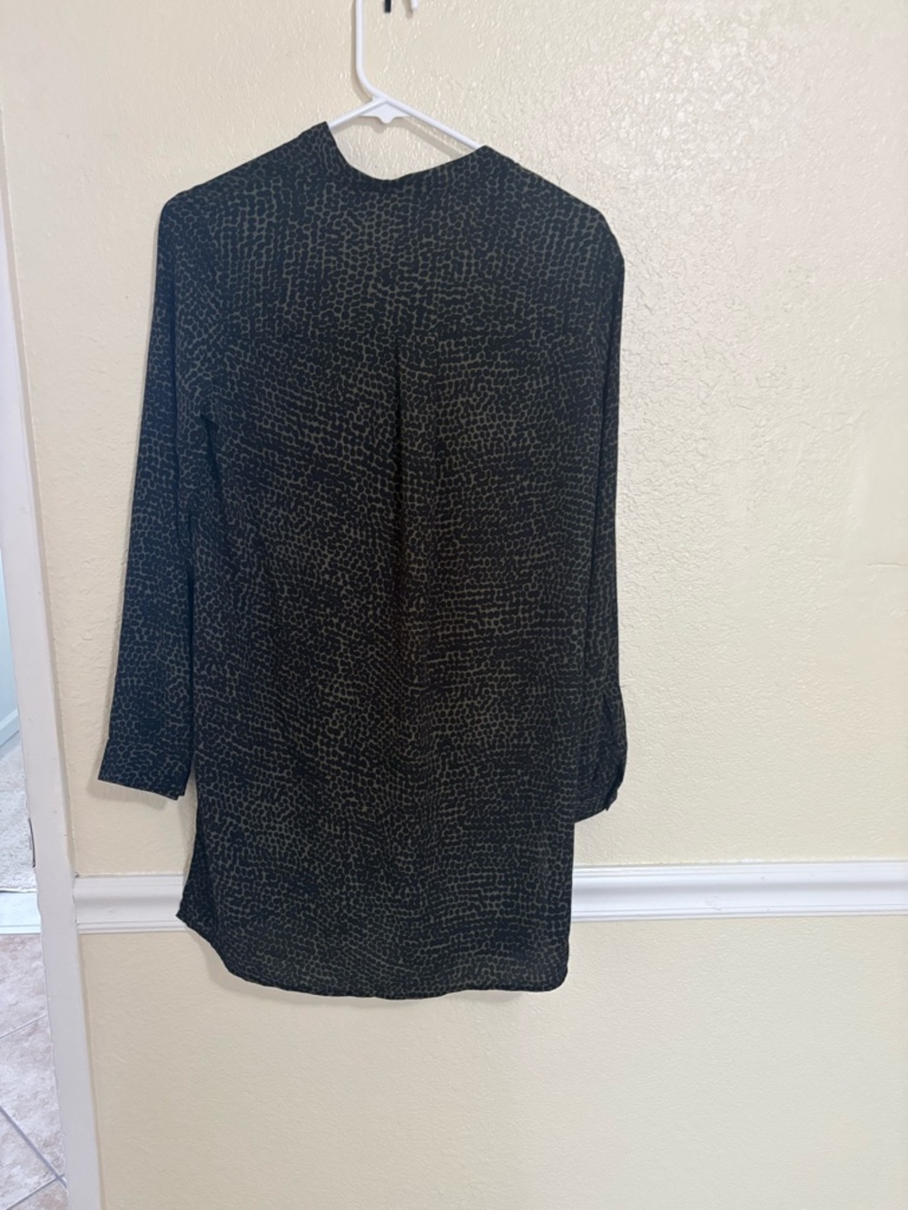 Anne Klein Black with Tan Pattern Long-Sleeve Tunic - Picture 4 of 5
